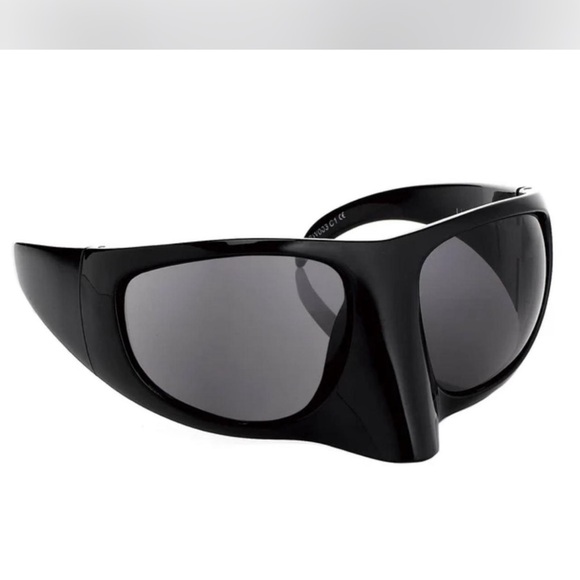 Chanel Black Oversized Sunglasses - Picture 2 of 3